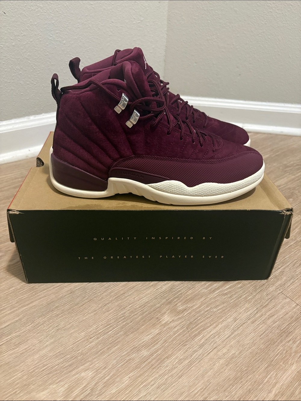 AIR JORDAN 12 RETRO 9.5 - Picture 3 of 4